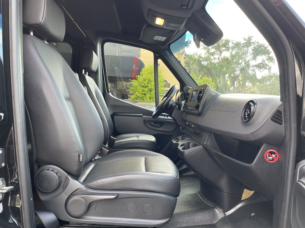 2021 Mercedes-Benz Sprinter 2500 High Roof photo