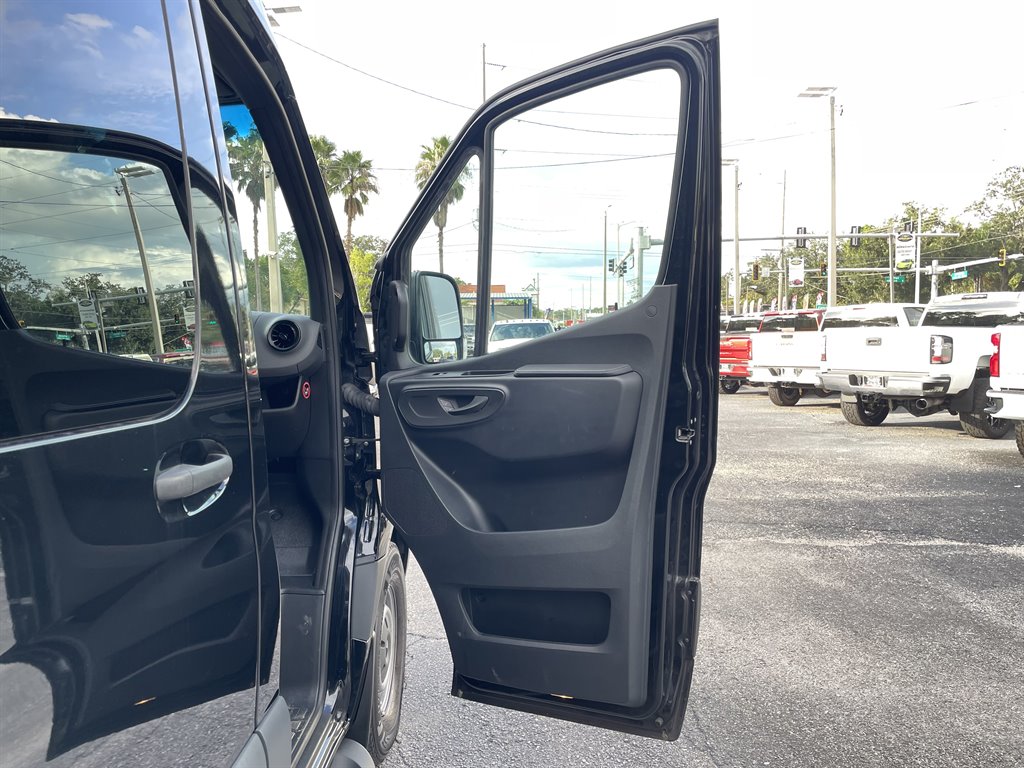 2021 Mercedes-Benz Sprinter 2500 High Roof photo