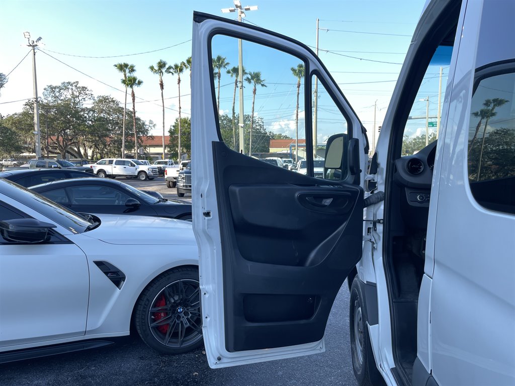 2021 Mercedes-Benz Sprinter 2500 High Roof photo