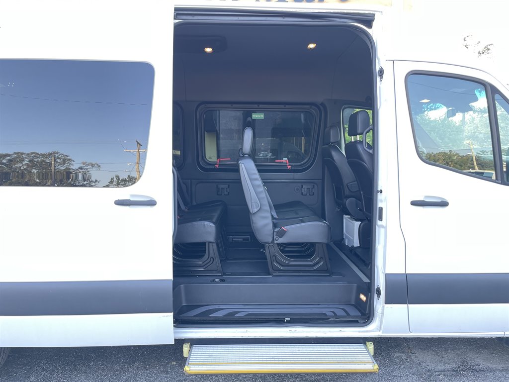 2021 Mercedes-Benz Sprinter 2500 High Roof photo