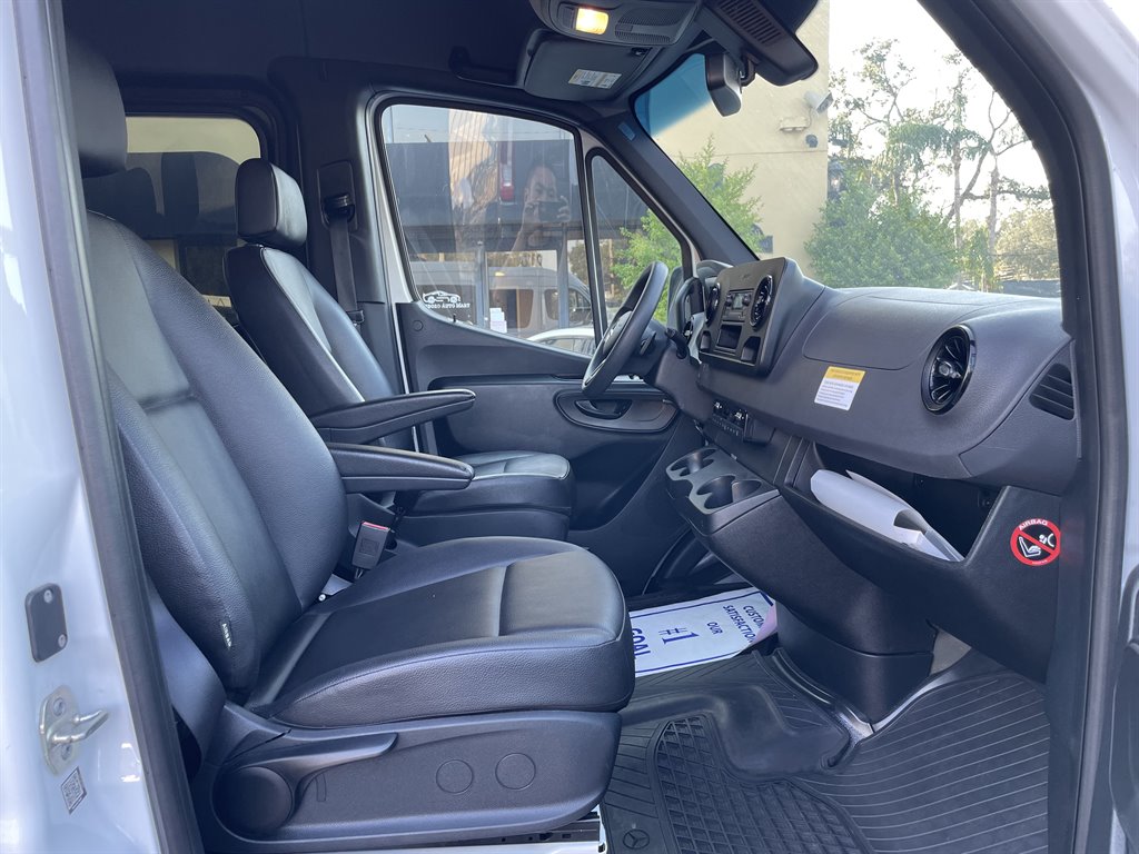 2021 Mercedes-Benz Sprinter 2500 High Roof photo