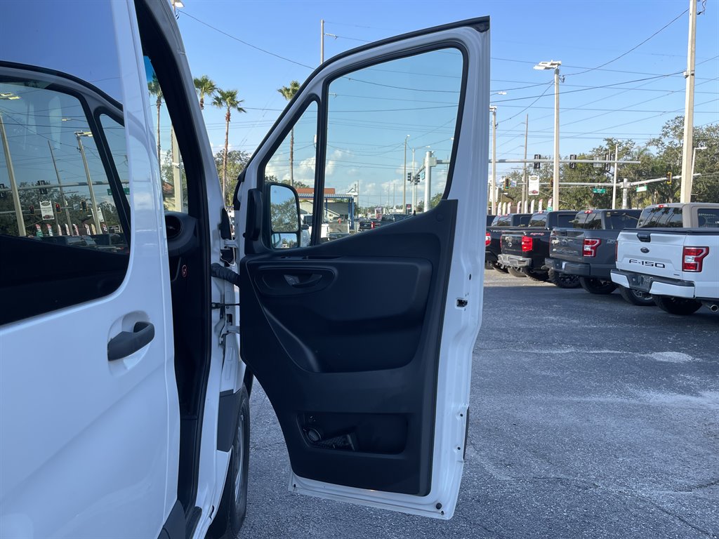 2021 Mercedes-Benz Sprinter 2500 High Roof photo