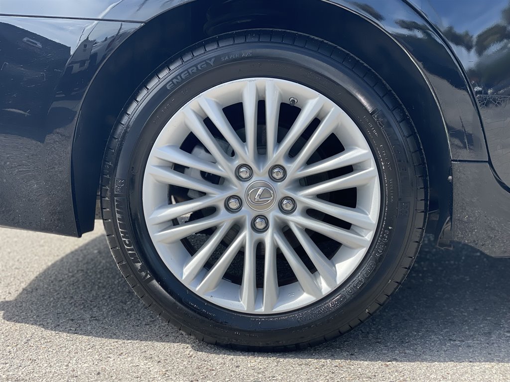2013 Lexus ES - $10,999