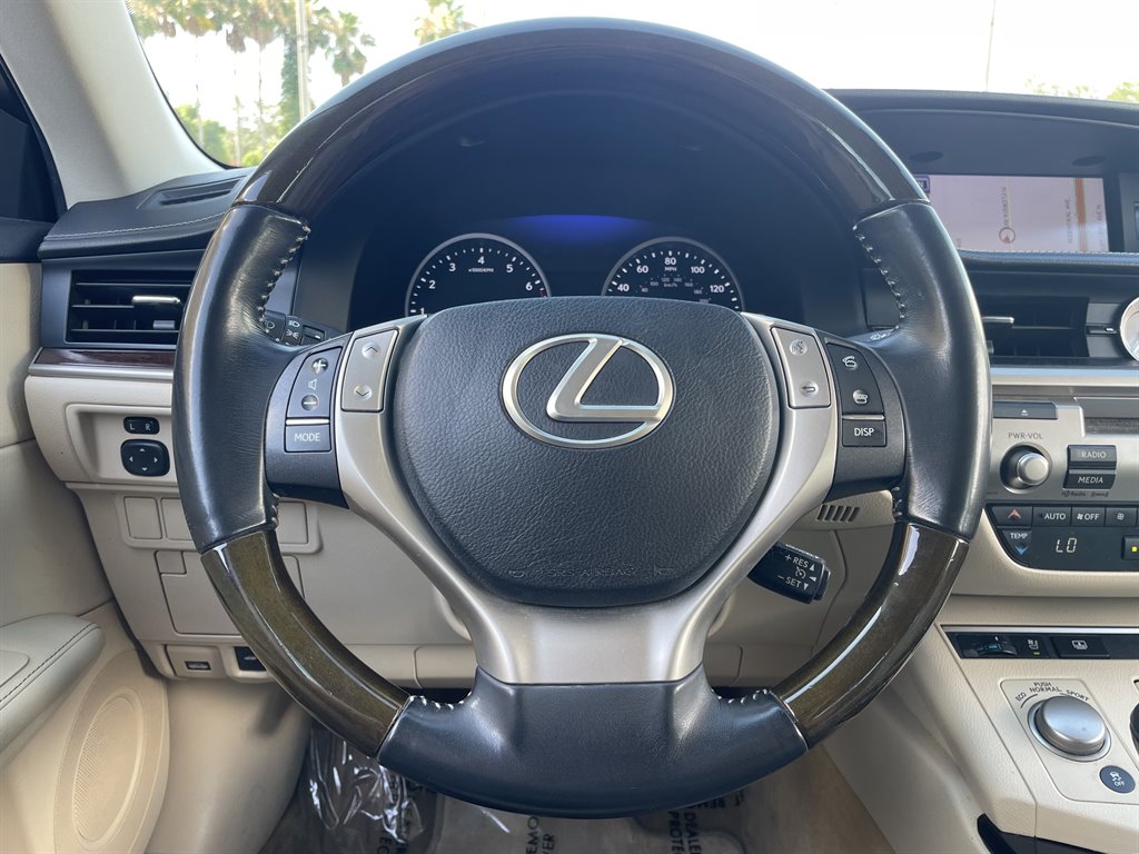 2013 Lexus ES - $10,999