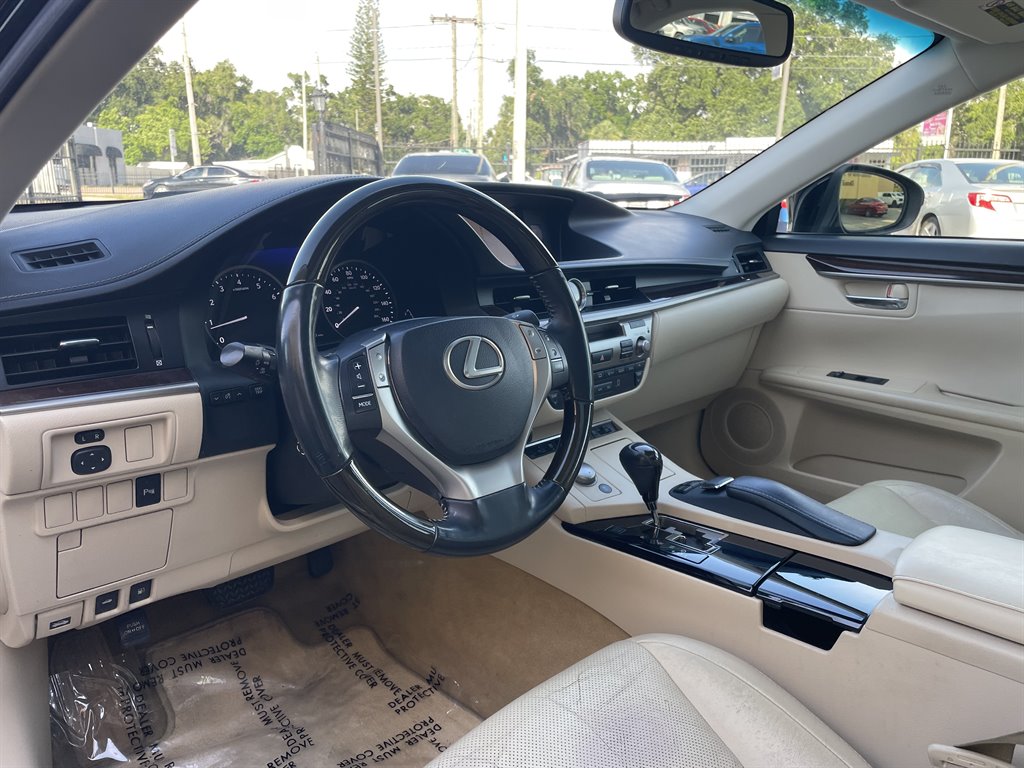 2013 Lexus ES - $10,999