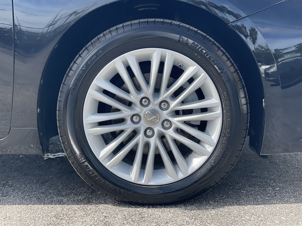 2013 Lexus ES - $10,999