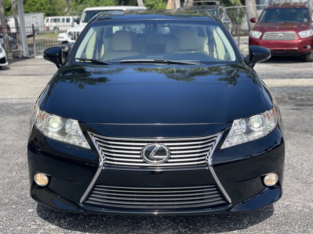 2013 Lexus ES - $10,999