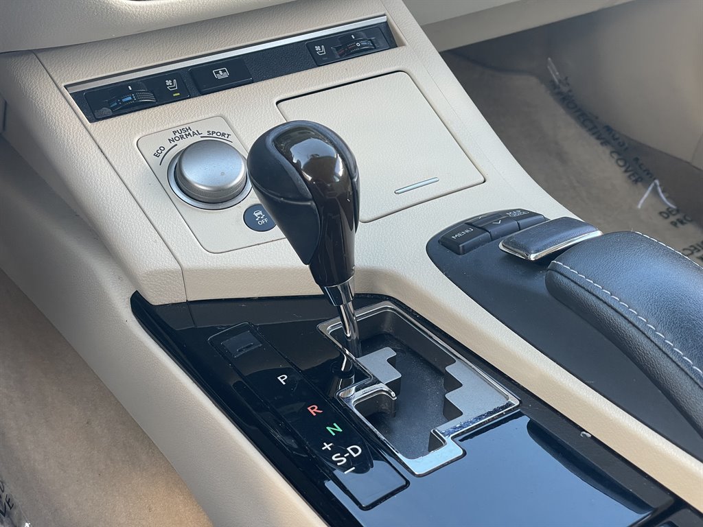 2013 Lexus ES - $10,999