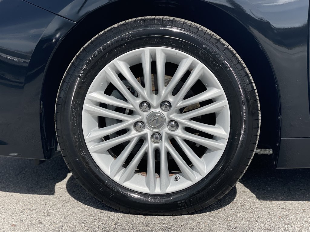 2013 Lexus ES - $10,999