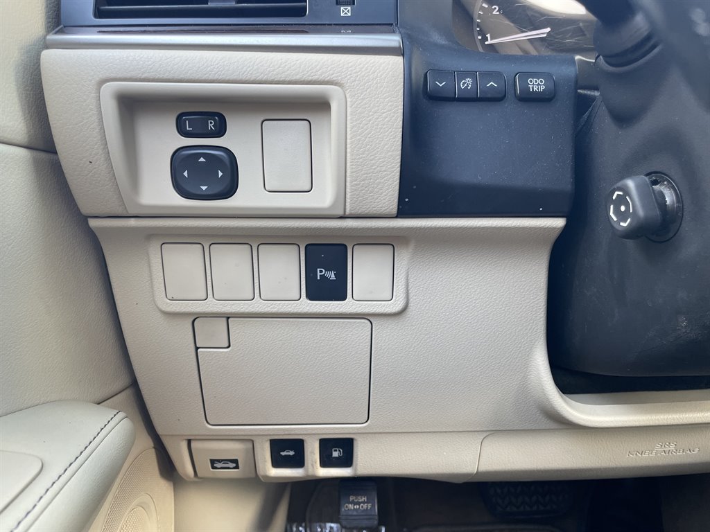 2013 Lexus ES - $10,999