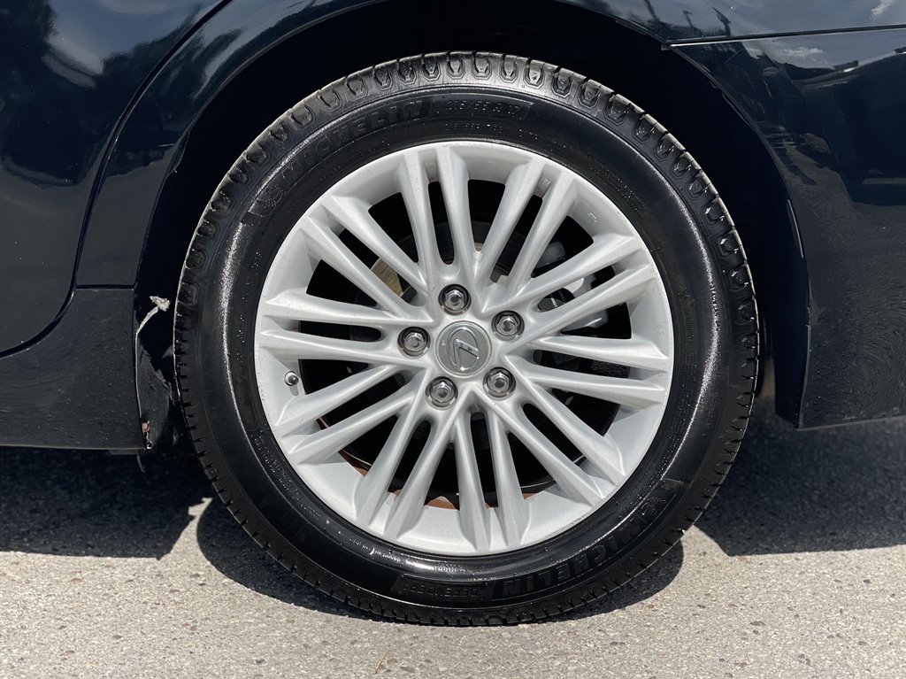 2013 Lexus ES - $10,999