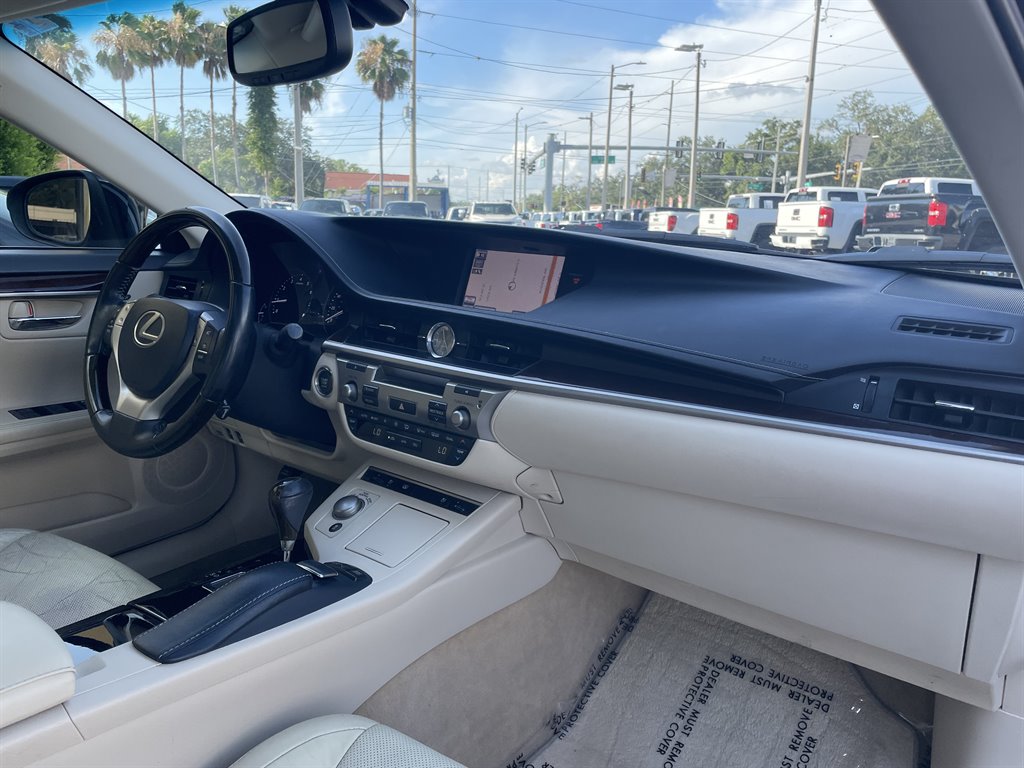2013 Lexus ES - $10,999