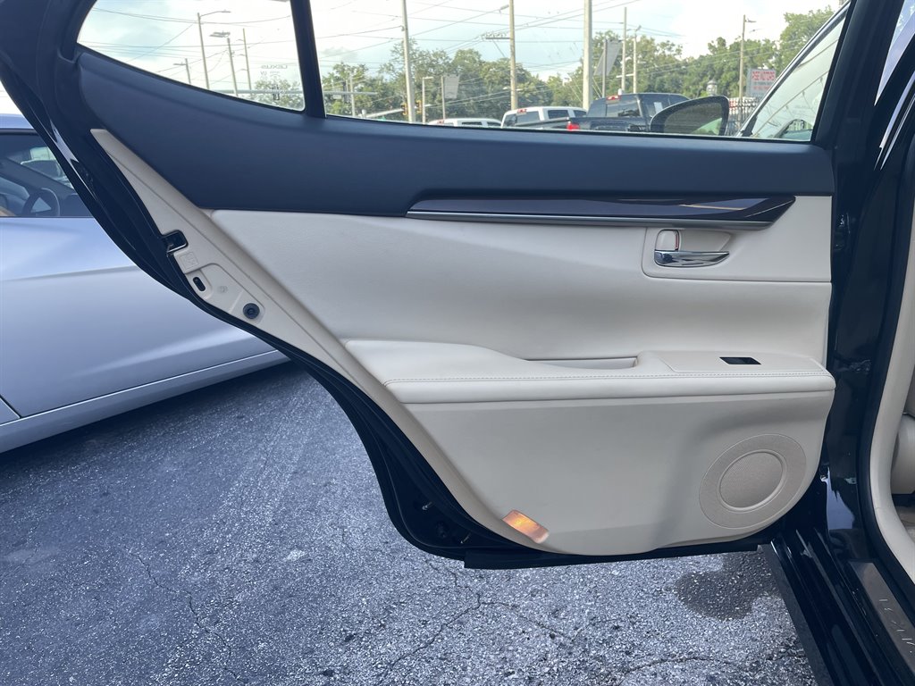 2013 Lexus ES - $10,999
