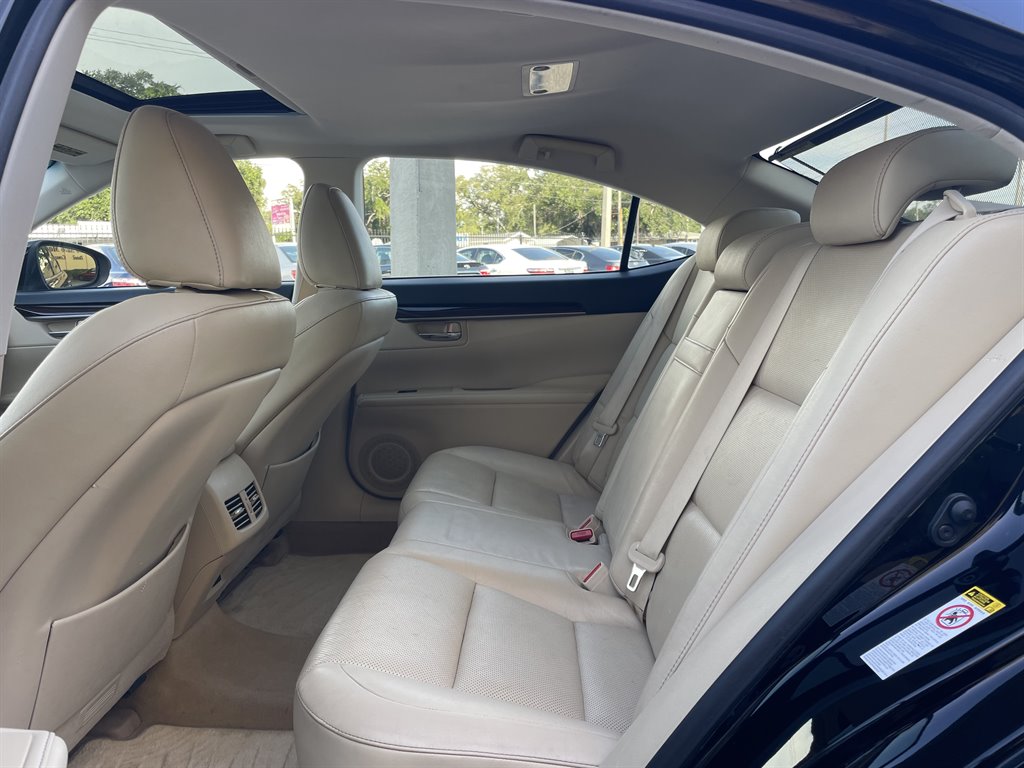 2013 Lexus ES - $10,999