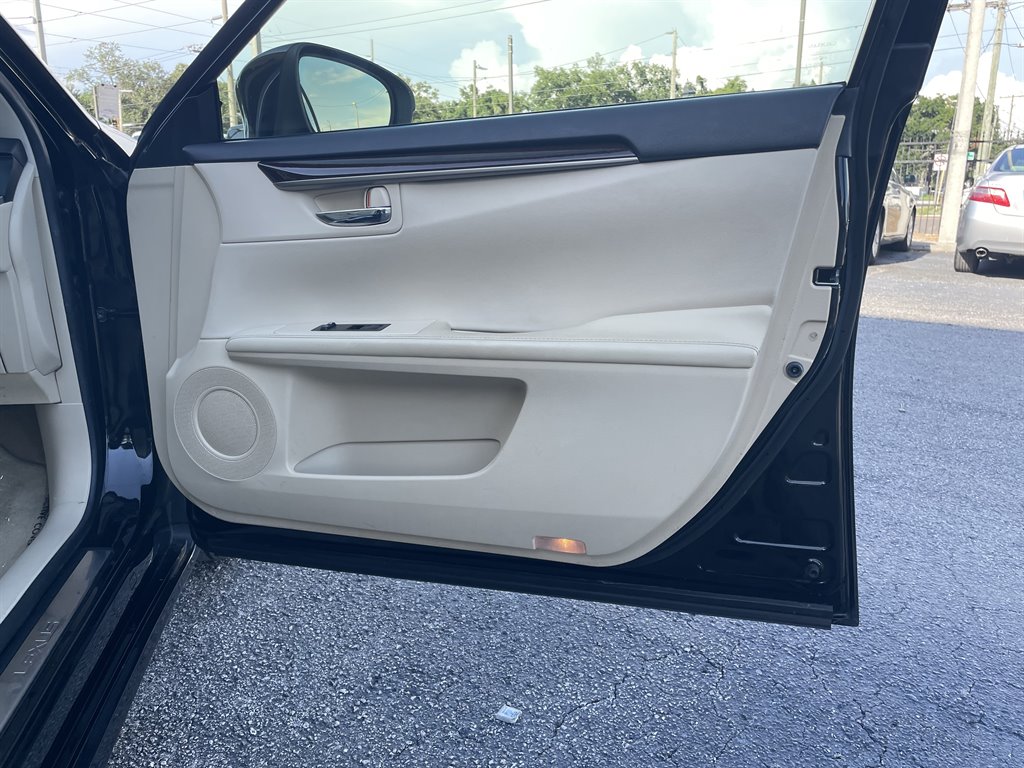 2013 Lexus ES - $10,999