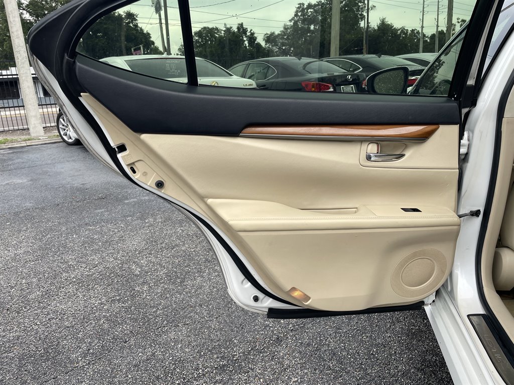 2015 Lexus ES - $11,999