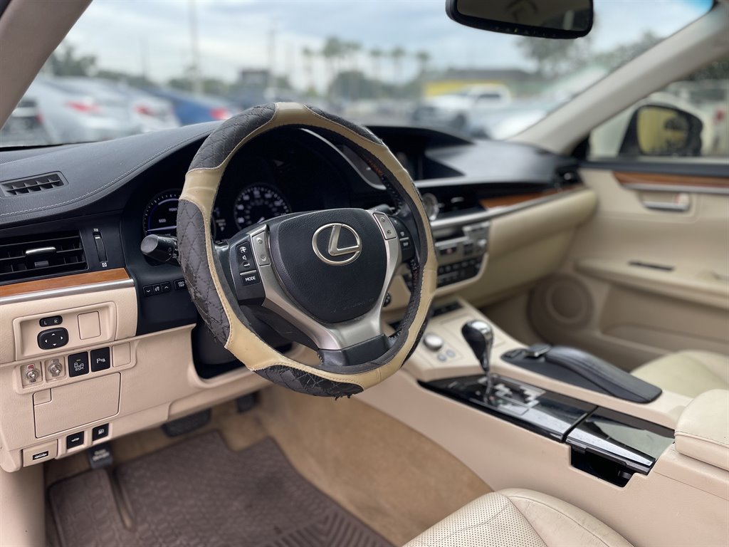 2015 Lexus ES - $11,999