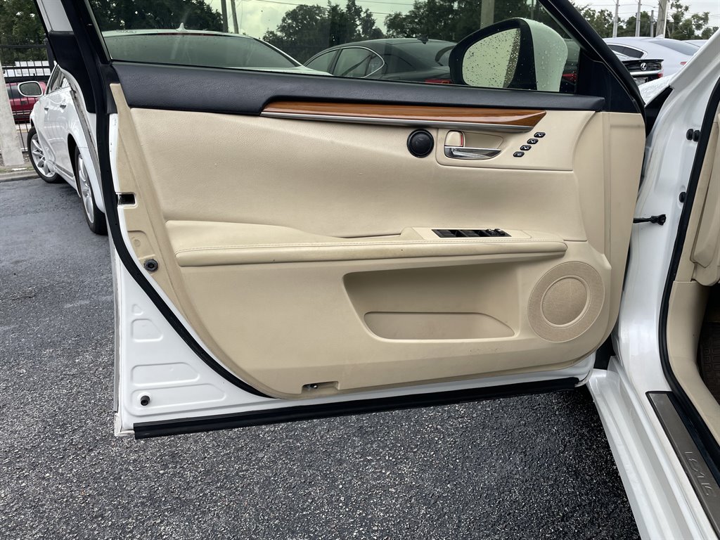2015 Lexus ES - $11,999