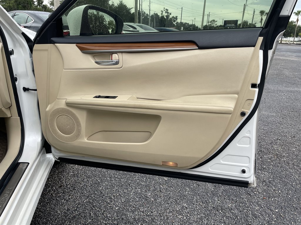 2015 Lexus ES - $11,999