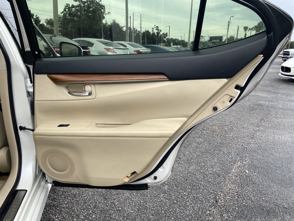 2015 Lexus ES - $11,999