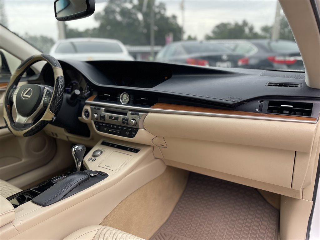 2015 Lexus ES - $11,999
