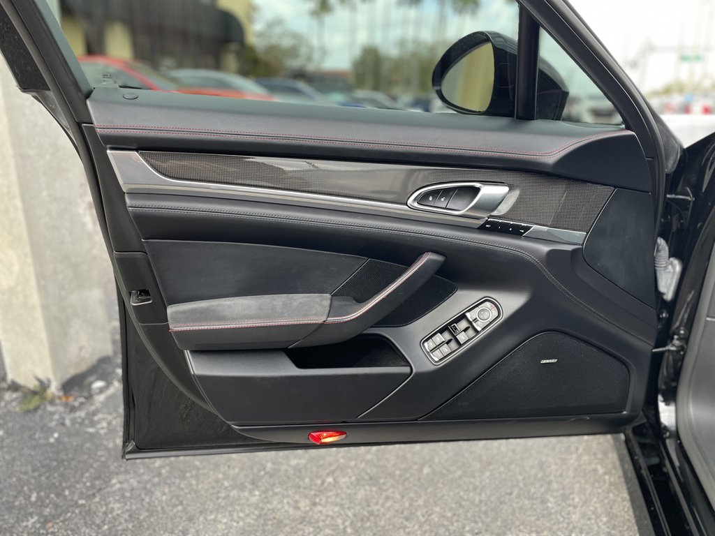 2015 Porsche Panamera GTS photo