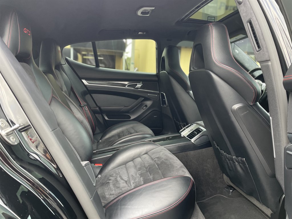 2015 Porsche Panamera GTS photo