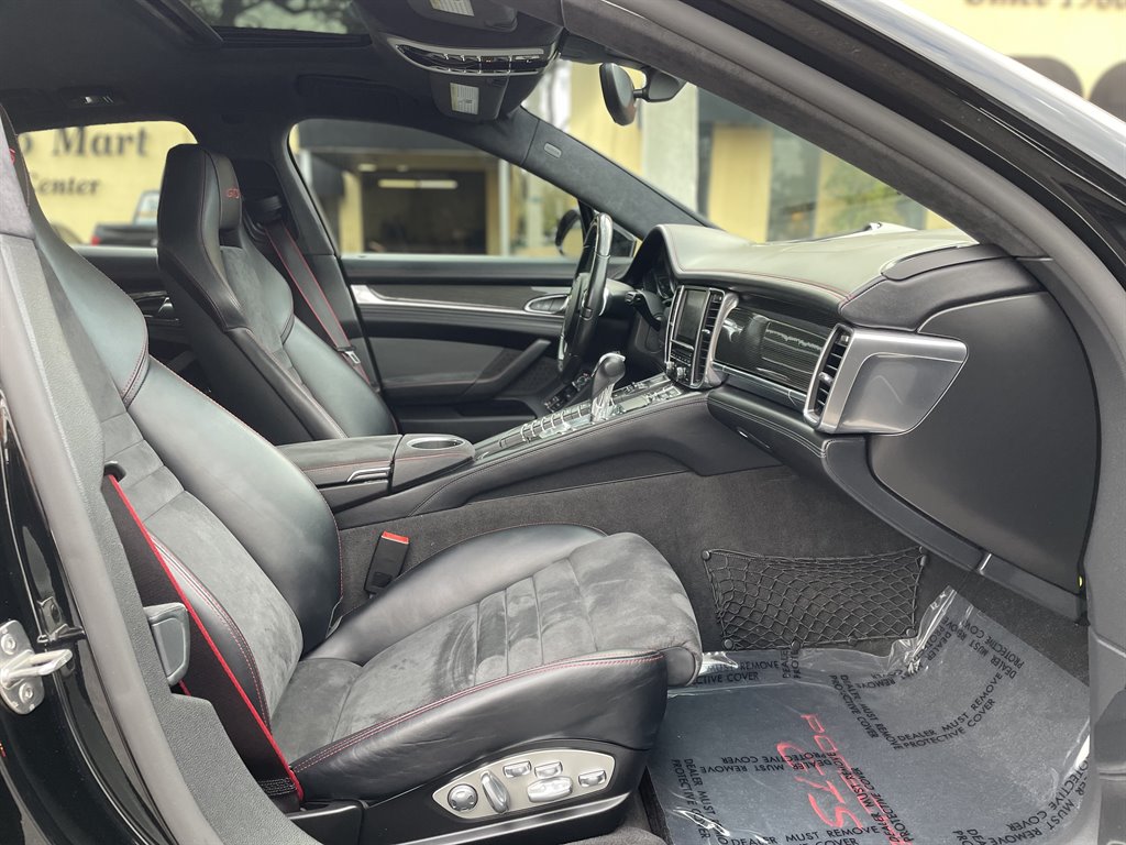 2015 Porsche Panamera GTS photo