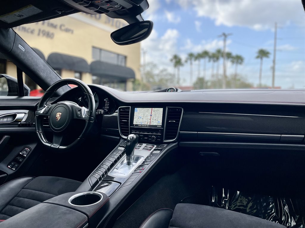 2015 Porsche Panamera GTS photo
