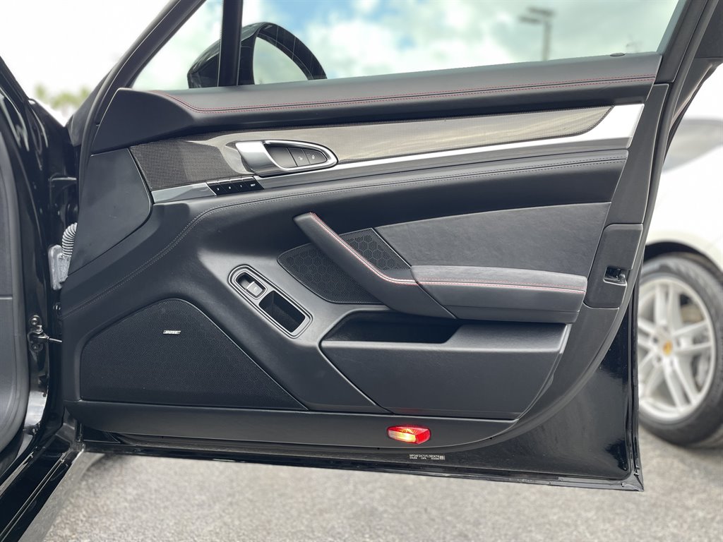 2015 Porsche Panamera GTS photo