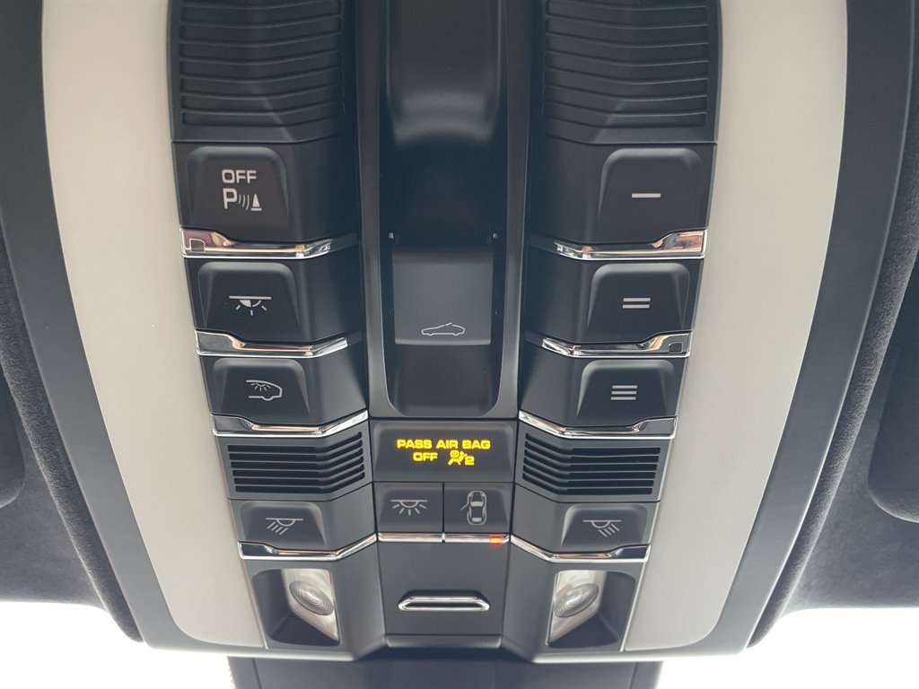 2015 Porsche Panamera GTS photo