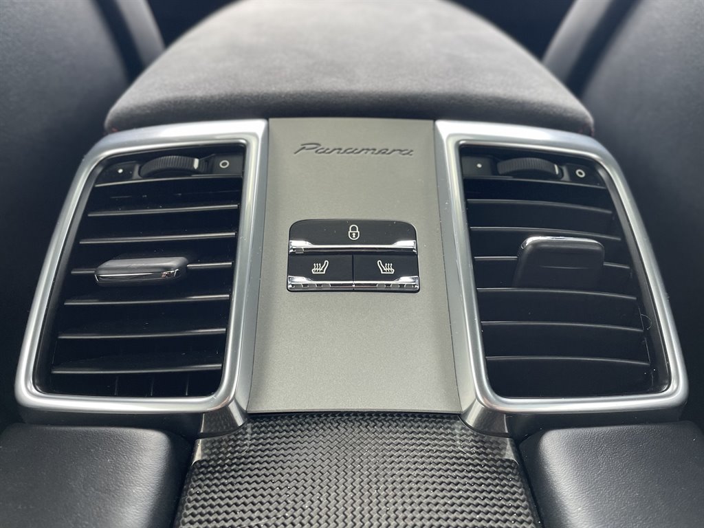 2015 Porsche Panamera GTS photo
