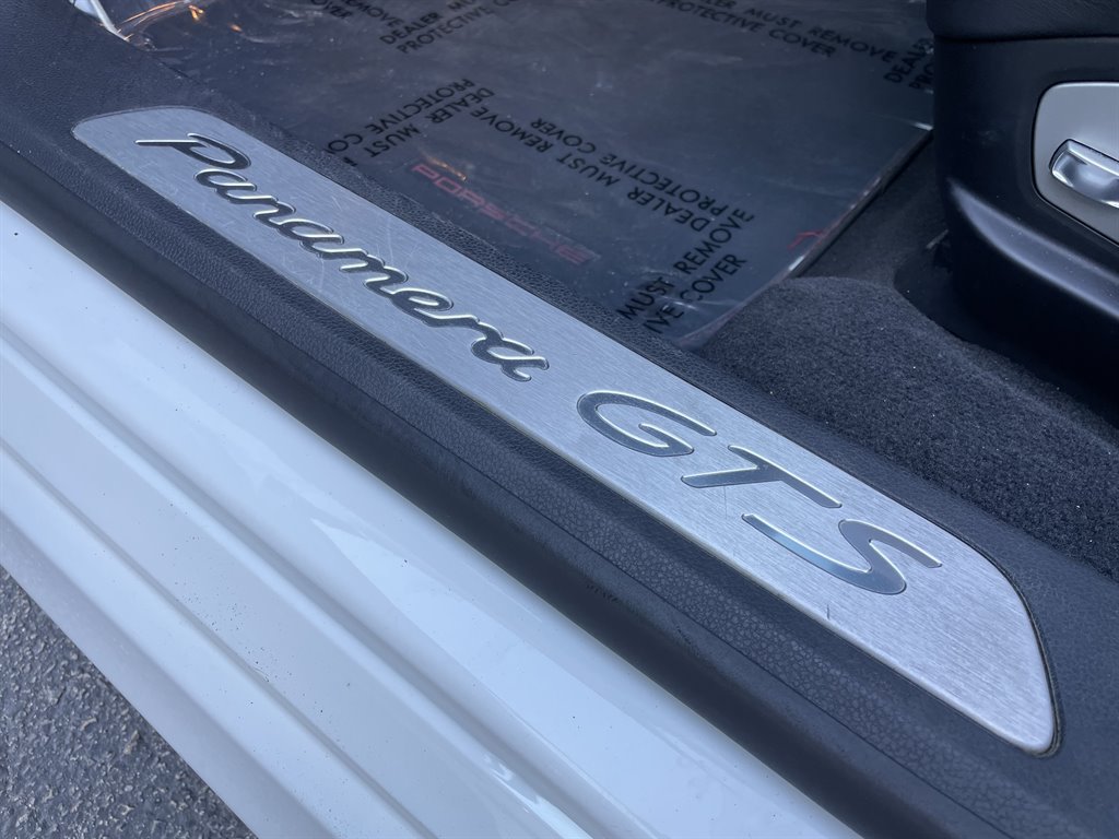 2015 Porsche Panamera GTS photo