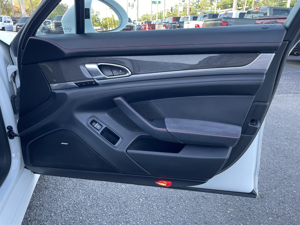 2015 Porsche Panamera GTS photo