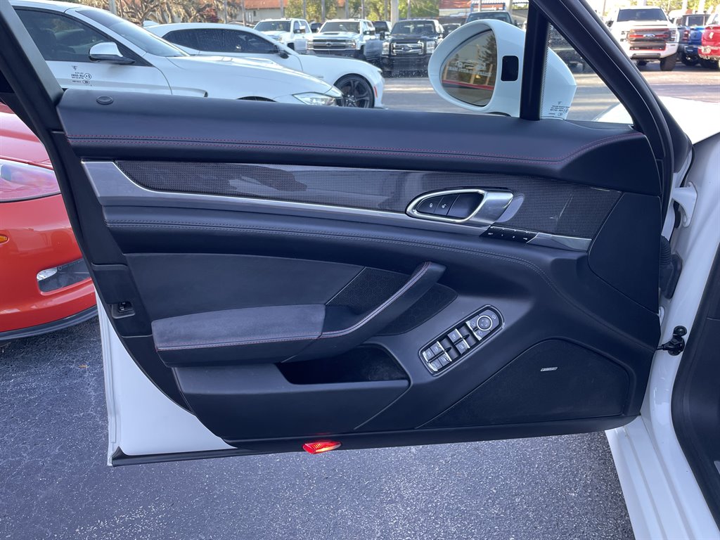 2015 Porsche Panamera GTS photo