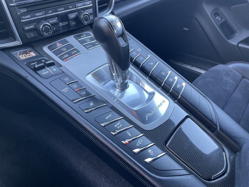 2015 Porsche Panamera GTS photo