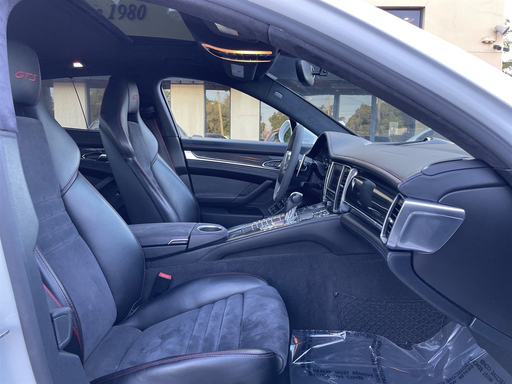 2015 Porsche Panamera GTS photo
