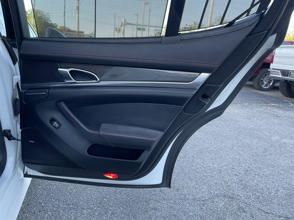 2015 Porsche Panamera GTS photo