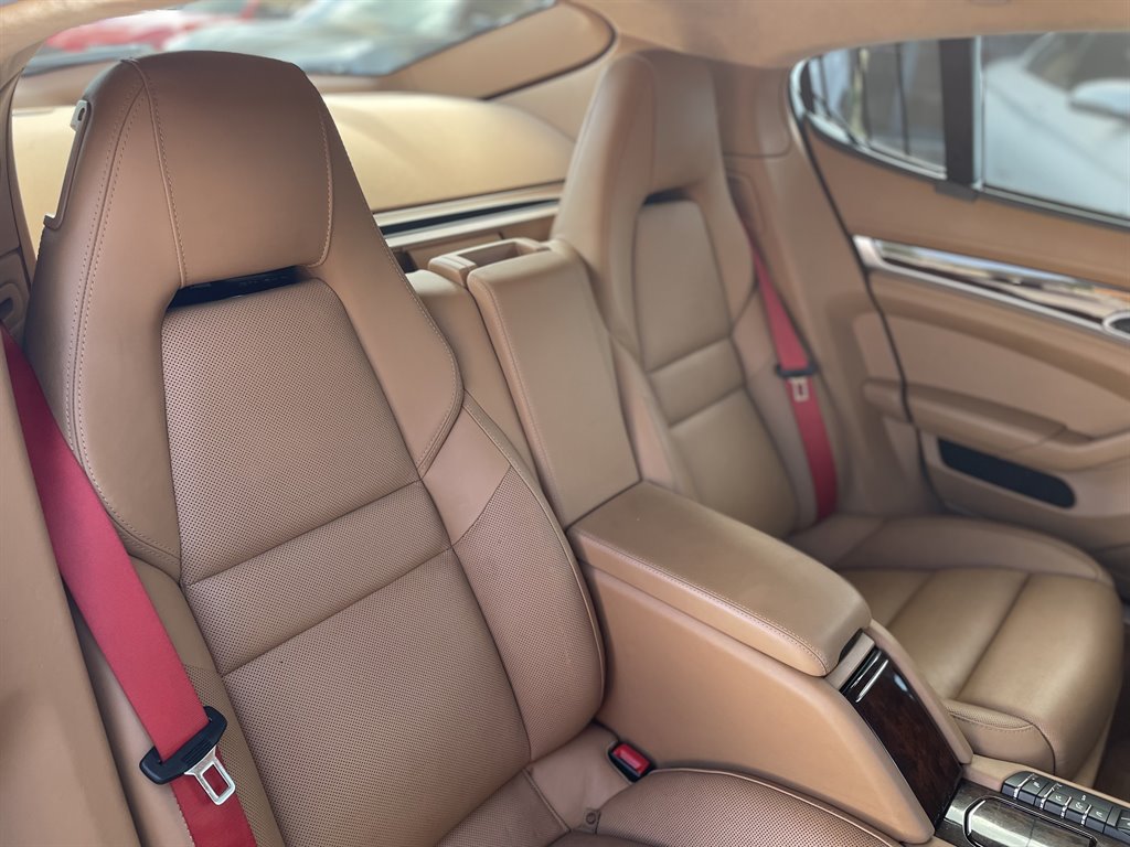 2012 Porsche Panamera Turbo photo