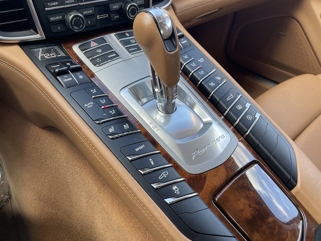 2012 Porsche Panamera Turbo photo