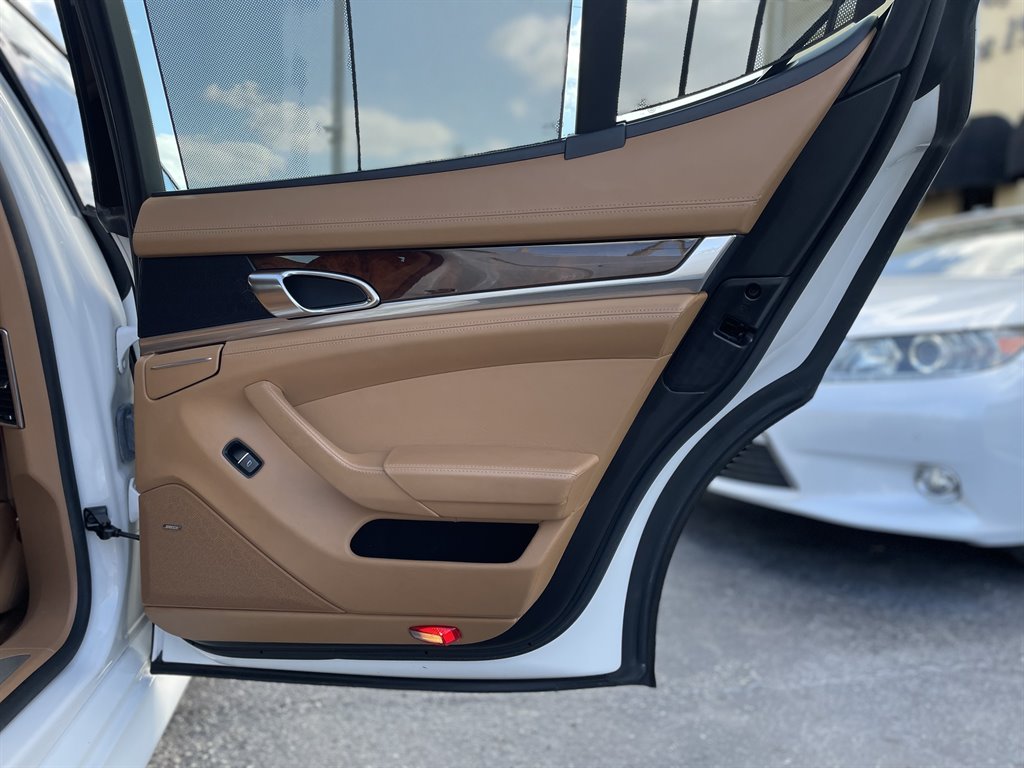 2012 Porsche Panamera Turbo photo