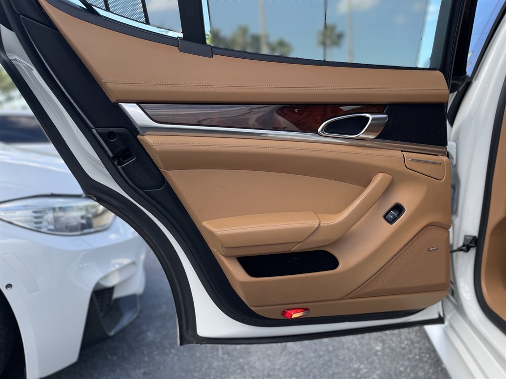2012 Porsche Panamera Turbo photo