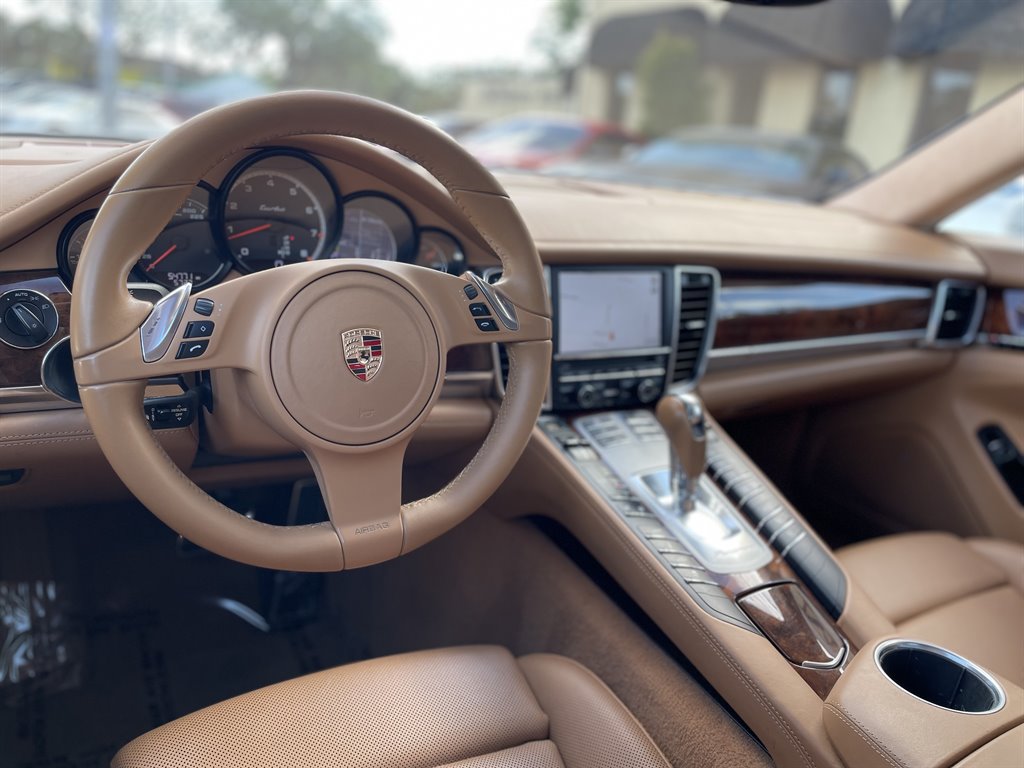 2012 Porsche Panamera Turbo photo