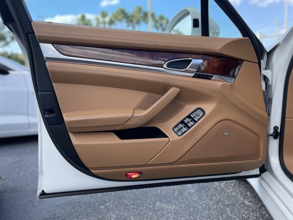2012 Porsche Panamera Turbo photo