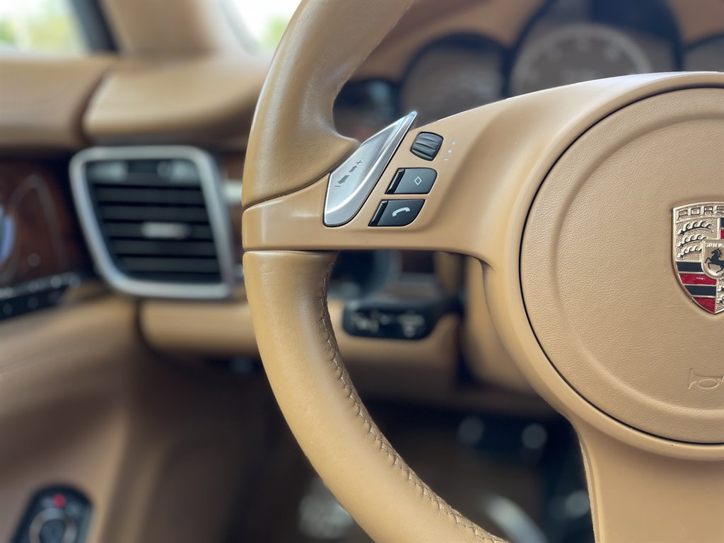 2012 Porsche Panamera Turbo photo