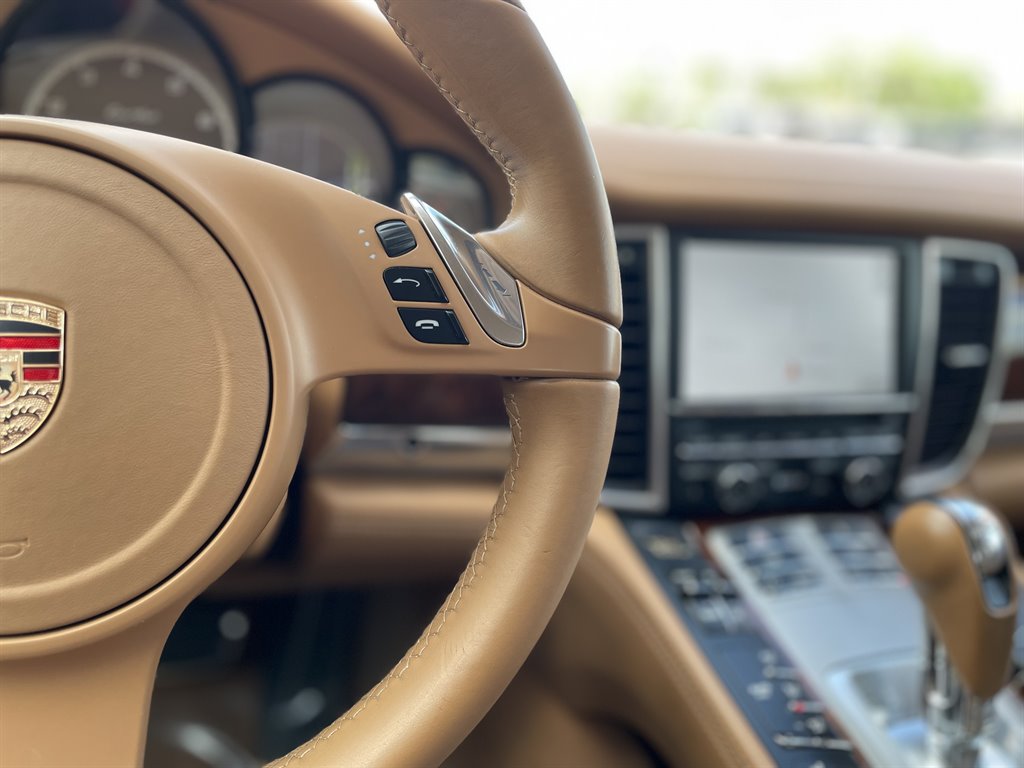 2012 Porsche Panamera Turbo photo