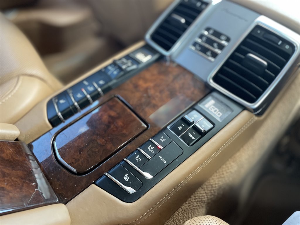 2012 Porsche Panamera Turbo photo