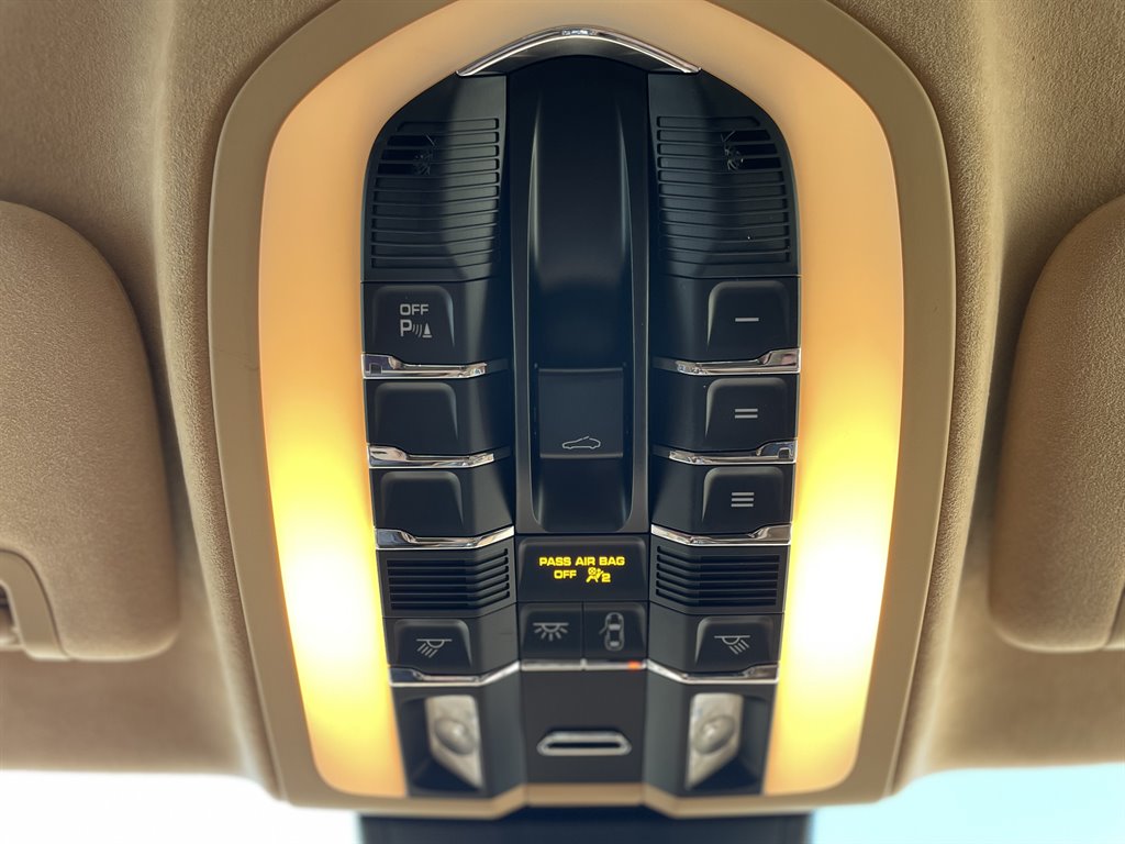 2012 Porsche Panamera Turbo photo