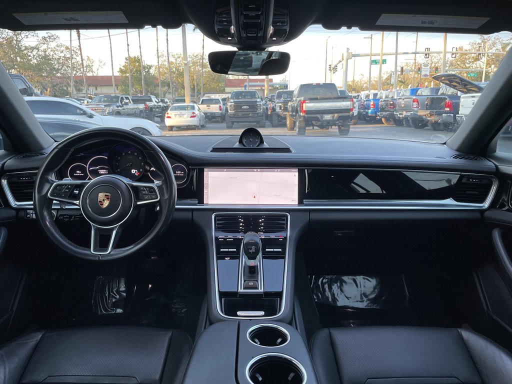 2017 Porsche Panamera 4 photo