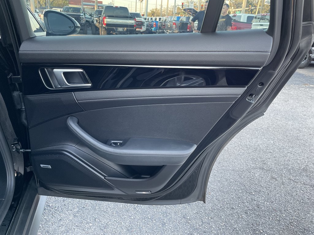 2017 Porsche Panamera 4 photo
